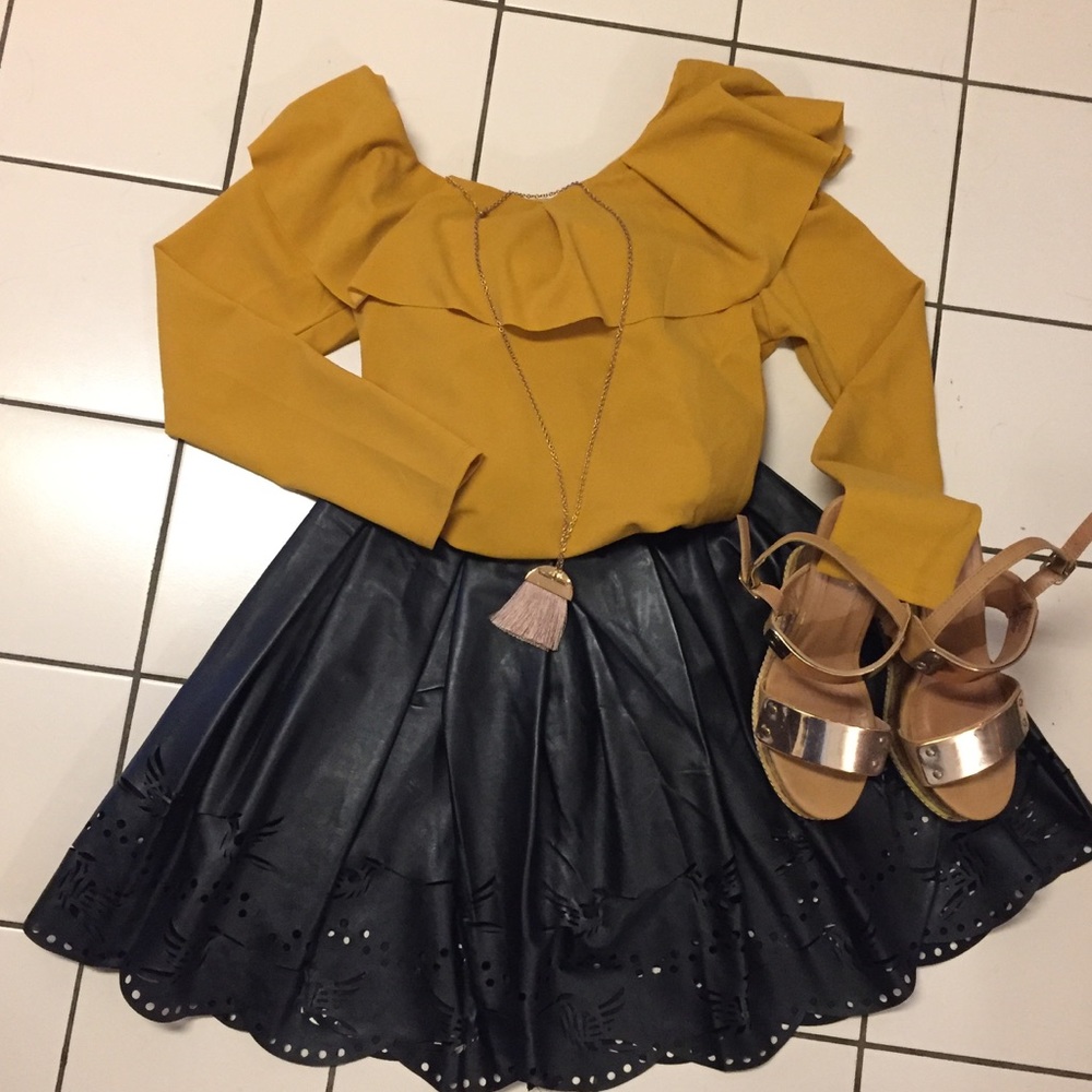 Trending flounce top